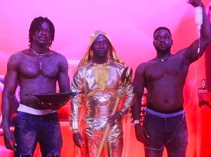 TGMA27: Okyeame Kwame wages war on galamsey through symbolic red carpet outfit