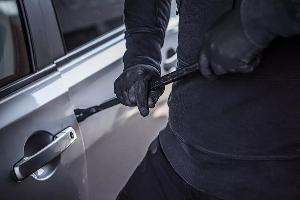 Suspected Car Hijackers Rob Motorist on Busy Highway and Flee Unnoticed
