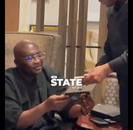 ‘Menhunu Bi Da’ – Dr. Bawumia Reacts After Receiving Apostle Kwadwo Safo’s Funeral Invitation