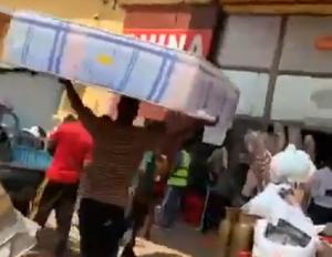 Customer Returns ‘Rubber Mattress’ to China Mall, Video Sparks Online Reactions