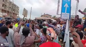 Residents Confront Gomoa East MP Over Delayed Kasoa–Nyanyano Road Project