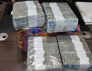 Ghana Police Return GH¢85,000 Found on Techiman–Kumasi Highway to Owner