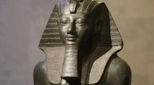 Netherlands Repatriates 3,500-Year-Old Looted Sculpture to Egypt