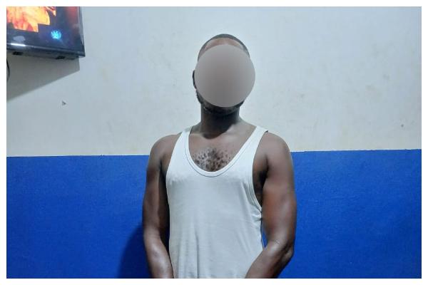 Police Detain Man Over Viral Video Alleging Officers Supply Guns to Robbers